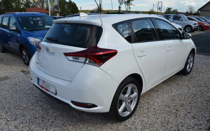 Toyota Auris cena 42800 przebieg: 134109, rok produkcji 2017 z Ciechocinek małe 742